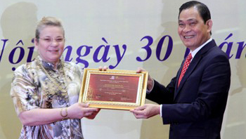 Recibe Vietnam reconocimiento de la UNESCO por textos reales